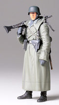 1/16 WW2 German Machine Gunner (Greatcoat)