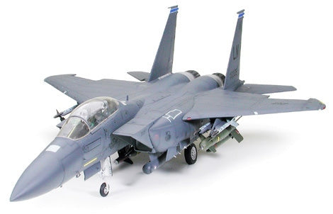 1/32 Boeing F-15E Strike Eagle w/ Bunker Buster