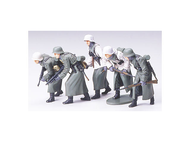 1/35 German Assault Infantry w/Winter Gear