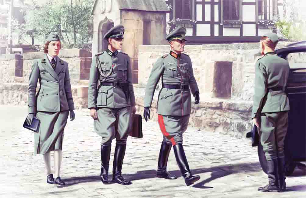 1/35 WWII German Staff Personnel (4 figures)