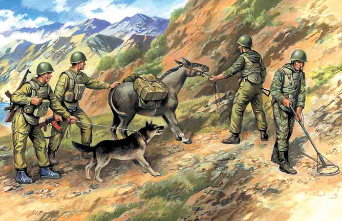 1/35 Soviet Sappers 1979-19884 figures - 3 soldiers 1 sapper donkey figu