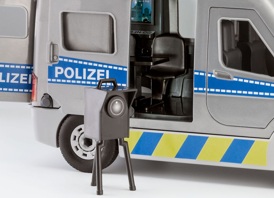 1/20 JUNIOR KIT Police Van