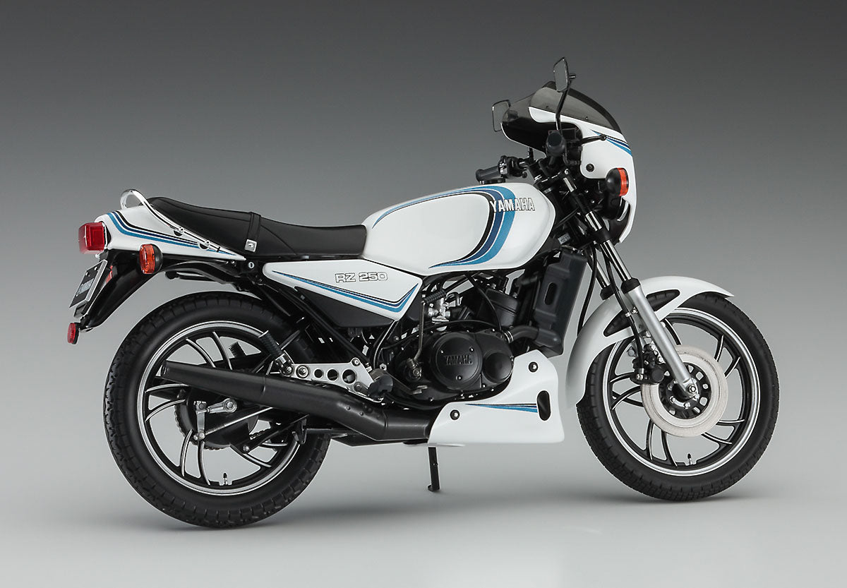 1/12 Yamaha RZ250 with Cowl 1982