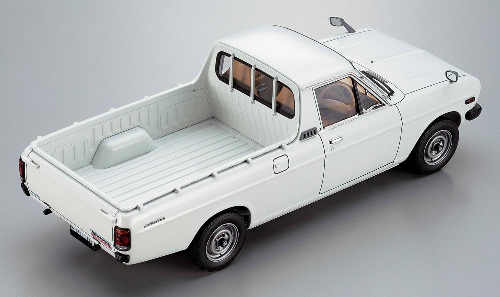 1/24 Nissan Sunny Truck Long Bed Deluxe