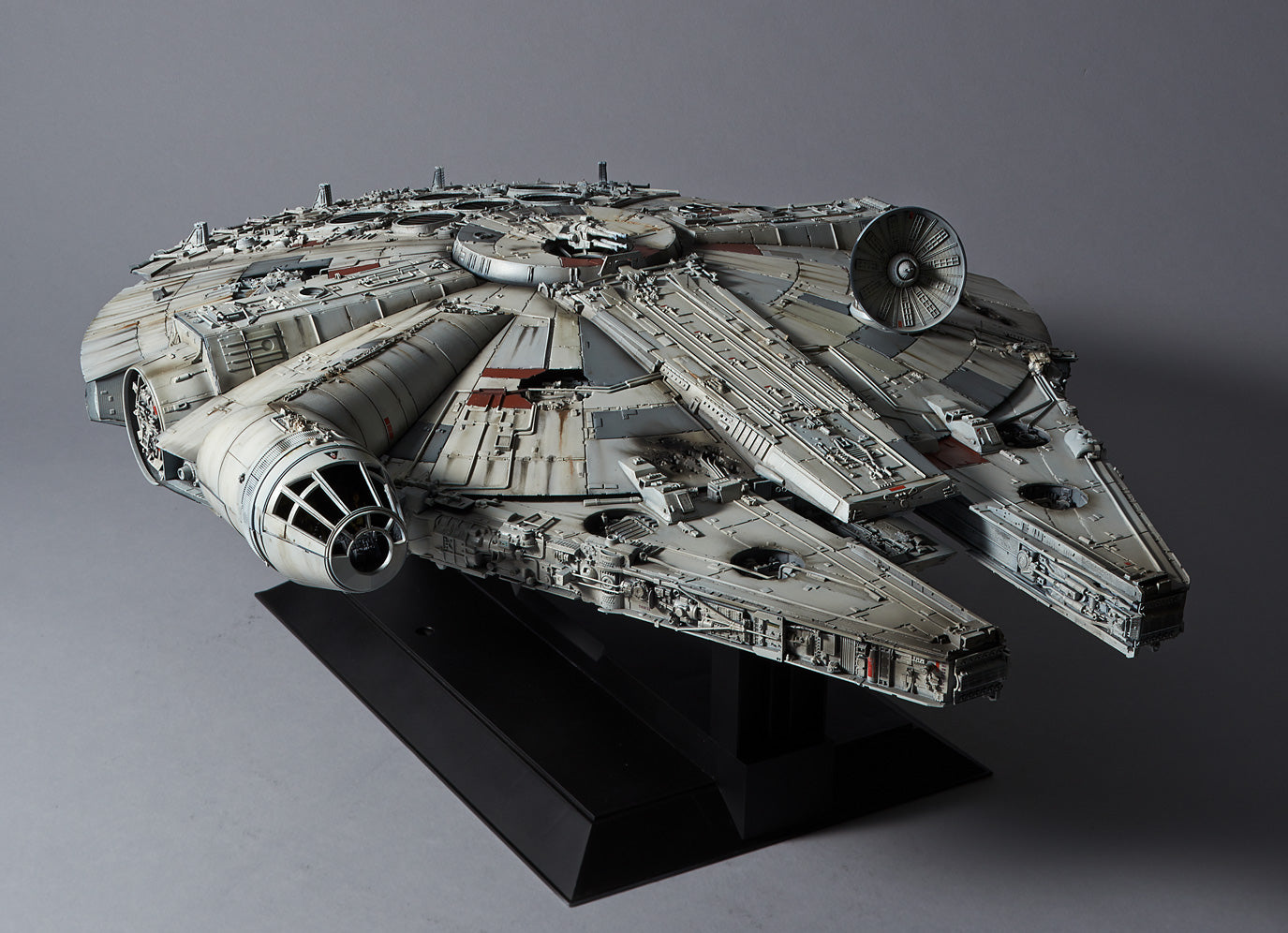STAR WARS 1/72 MILLENNIUM FALCON PERFECT GRADE (Bandai, 680 pieces, 48,2cm)