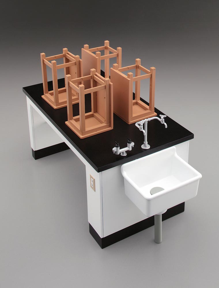 1/12 Science Room Desk & Chairs
