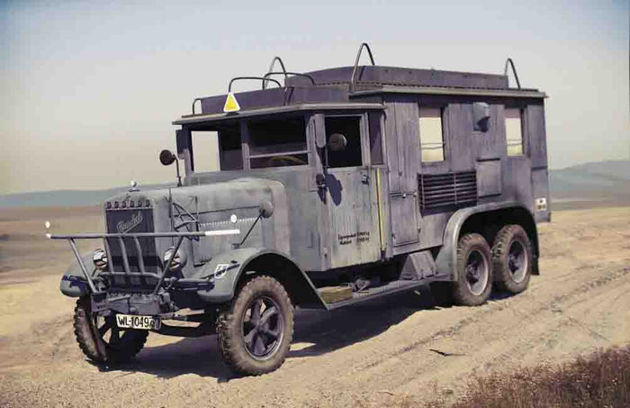 1/35 Henschel 33 D1 Kfz.72 WWII German Radio Communication Truck