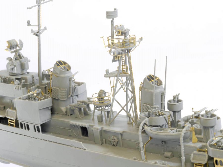 1/350 U.S.S. Chevalier DD-805 1945