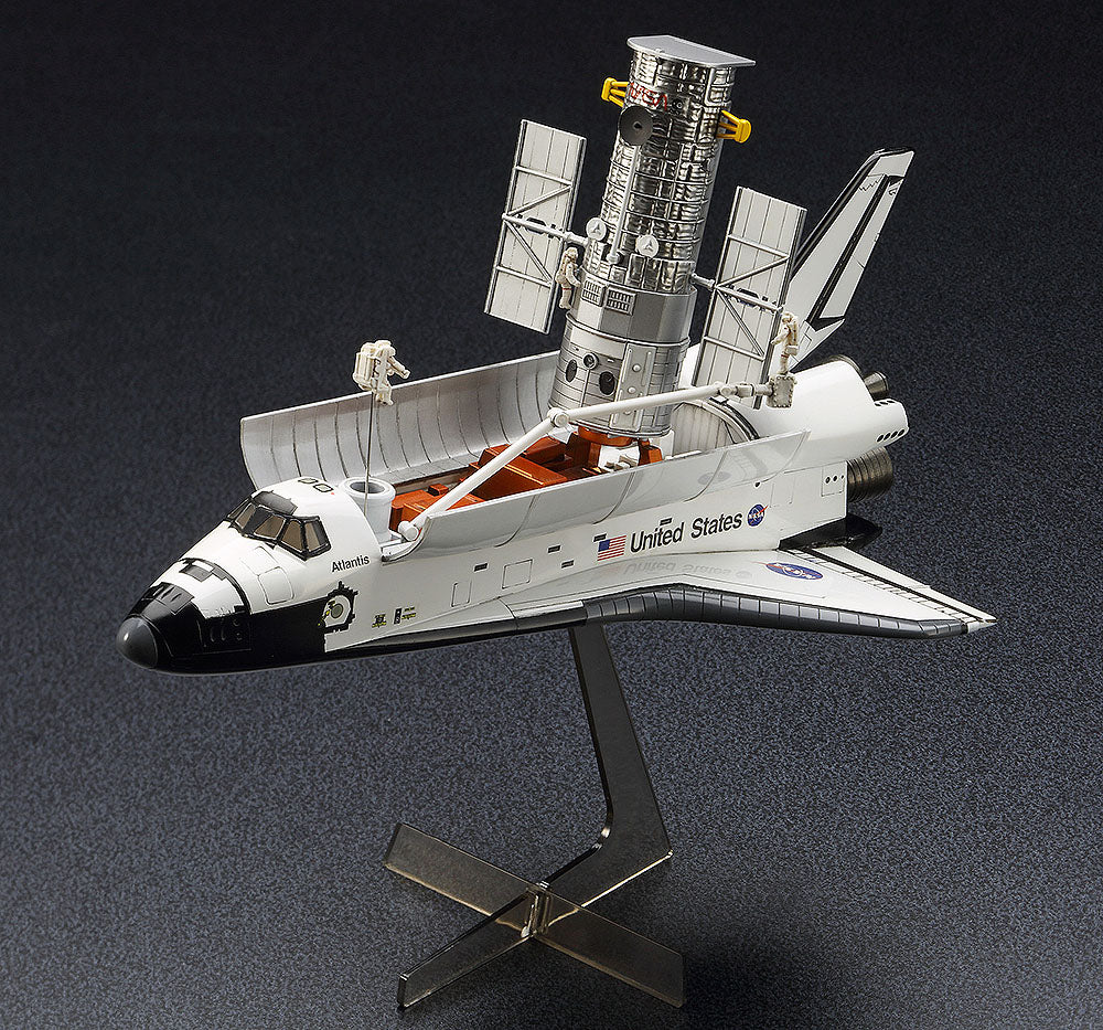 1/200 Hubble Space Telescope & Space Shuttle Orbiter with Astronauts