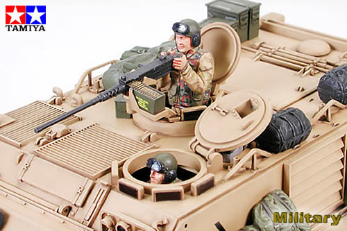 1/35 U.S. M113 A2 Armored personnel Carrier Desert Version