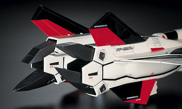 1/72 YF-19 Advanced Variable Fighter "Macross Plus"