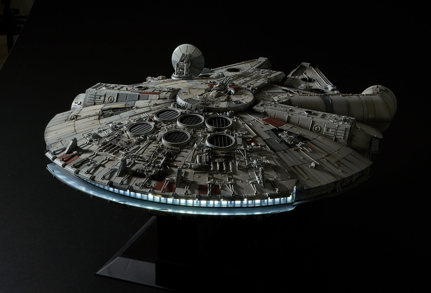 STAR WARS 1/72 MILLENNIUM FALCON PERFECT GRADE (Bandai, 680 pieces, 48,2cm)