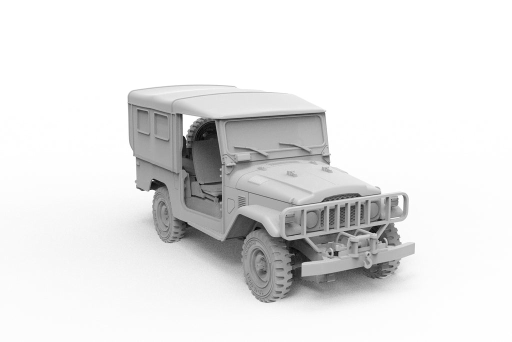 1/35 FJ43 SUV with soft top IDF & LAF