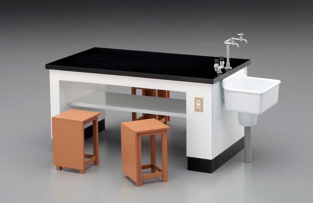 1/12 Science Room Desk & Chairs