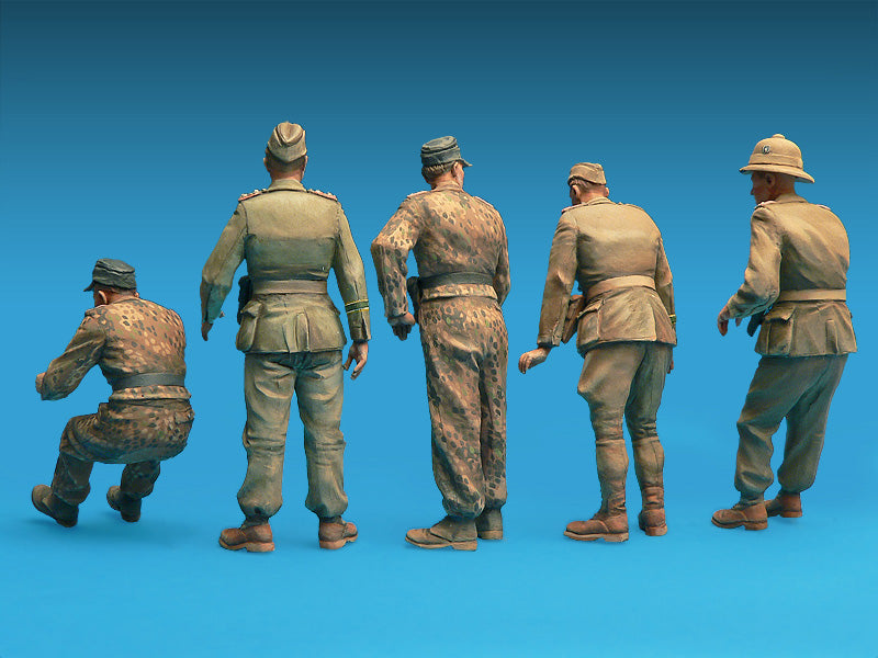 1/35 GERMAN ARMOURED CAR CREW