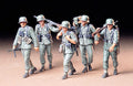 1/35 German Machine Gun Crew On Maneuver