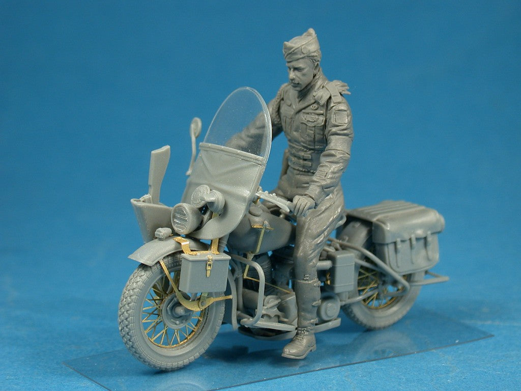 1/35 U.S. MILITARY POLICEMAN W/MOTORCYCLE