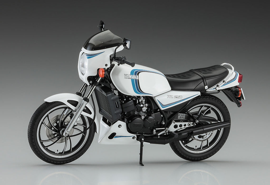 1/12 Yamaha RZ250 with Cowl 1982