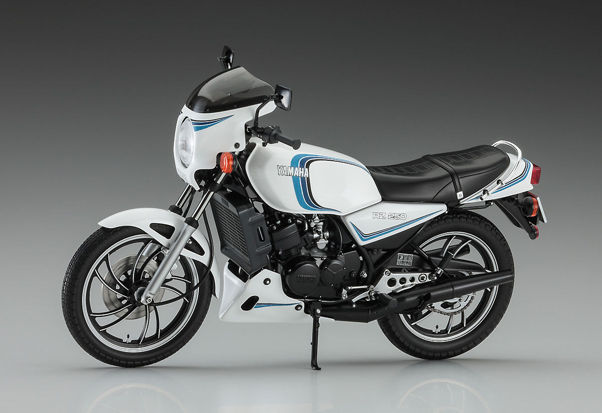 1/12 Yamaha RZ250 with Cowl 1982