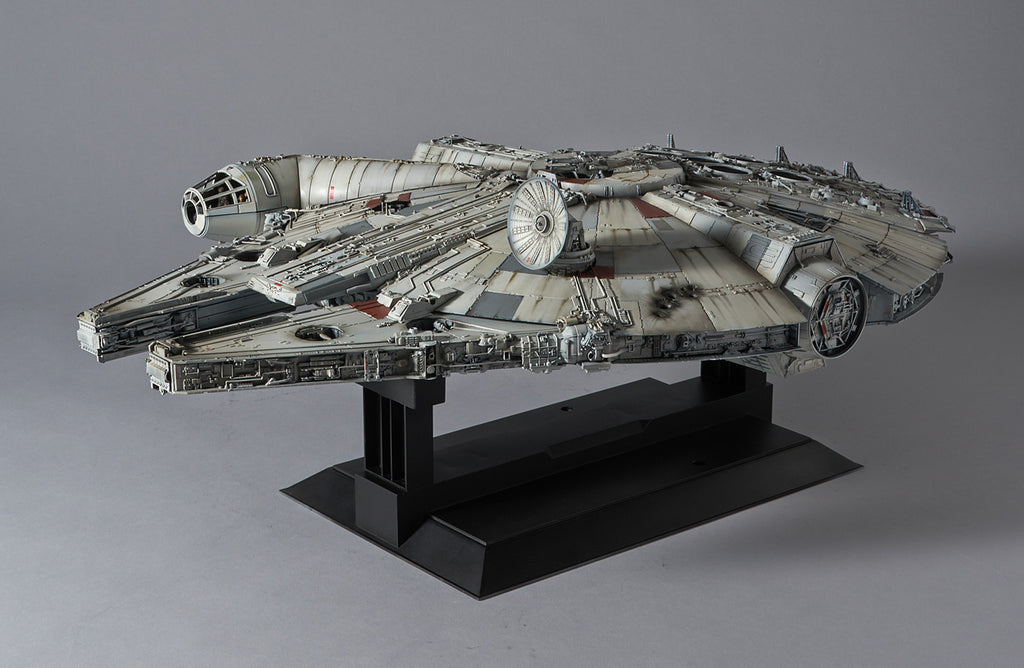 STAR WARS 1/72 MILLENNIUM FALCON PERFECT GRADE (Bandai, 680 pieces, 48,2cm)
