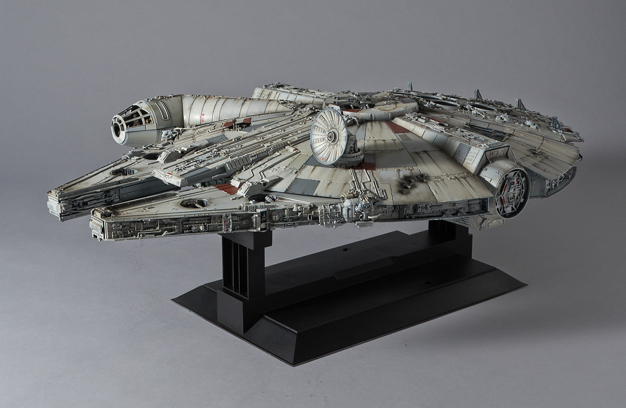 STAR WARS 1/72 MILLENNIUM FALCON PERFECT GRADE (Bandai, 680 pieces, 48,2cm)