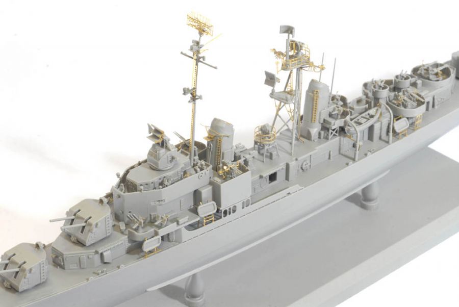 1/350 U.S.S. Chevalier DD-805 1945