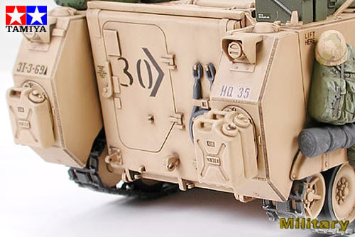 1/35 U.S. M113 A2 Armored personnel Carrier Desert Version