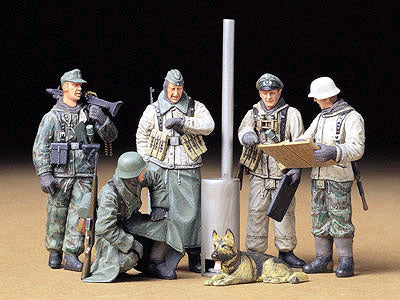 1/35 German Soldiers At Field Briefing